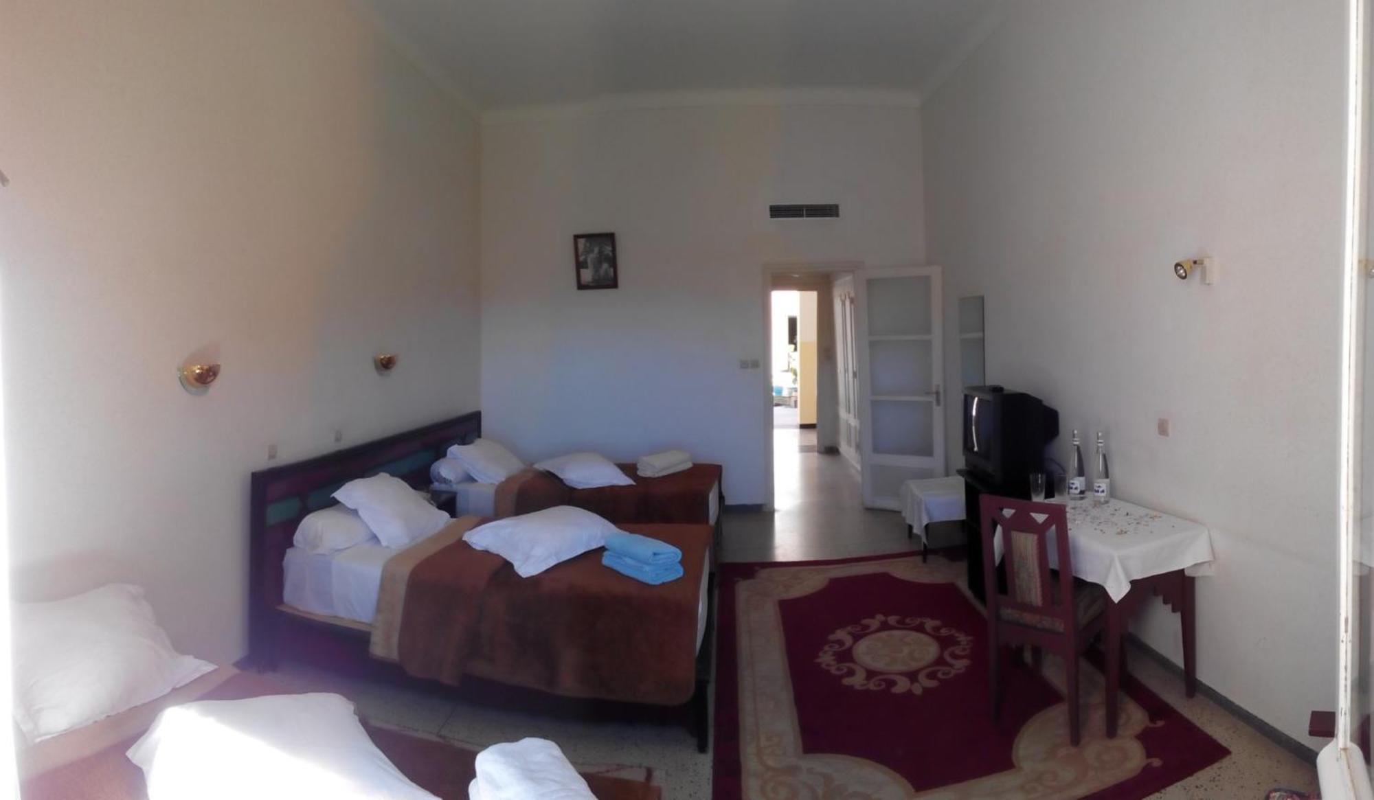Hotel Les Amandiers 泰夫劳特 外观 照片