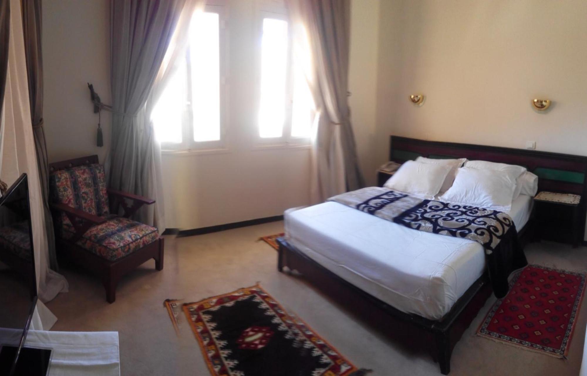 Hotel Les Amandiers 泰夫劳特 外观 照片